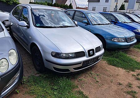 Seat Leon 1.6 liter * Klimaanlage - Tüv 10/2026 *