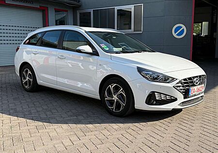 Hyundai i30 1.6 CRDi Aut. Kombi NAV+KAM+SHZ+LHZ+TEMP+DAB
