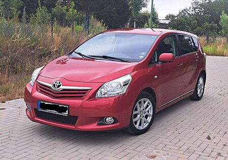 Toyota Verso Verso1.8Travel/AHK/NAVI/8Fachbereift/TÜVneu