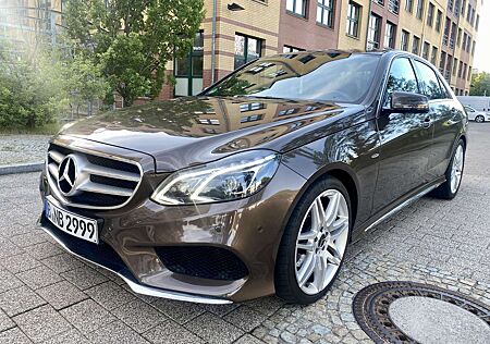 Mercedes-Benz E 220 AMG Paket*LED*Navy*Leder*19 Zoll AMG*9G-TRONIC