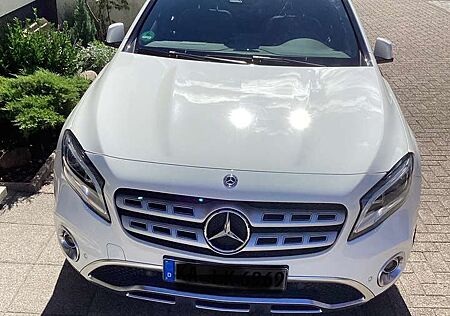 Mercedes-Benz GLA 200 7G-DCT