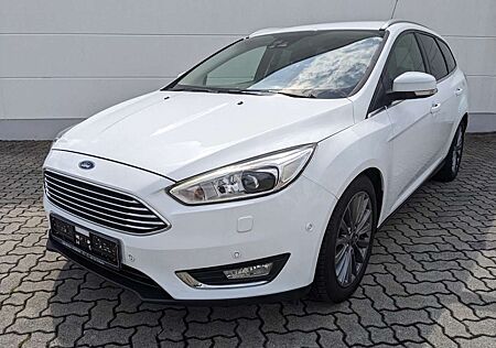 Ford Focus Turnier 1.0l Titanium PDC AHK Navi Xenon Sitzheizu