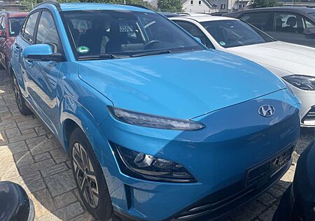 Hyundai Kona Select dig.Cockpit ACC R.Cam SHZ PDC DAB+