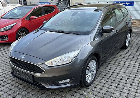Ford Focus 1.0 NAVI KLIMA SHZ 6-GANG START+STOP TEMP BC EURO6