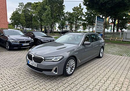 BMW 530 e xDrive Luxury L*Panorama*Head Up*360°*ACC