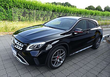Mercedes-Benz GLA 180 AMG / Leder /Navi