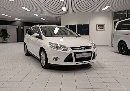 Ford Focus Turnier Titanium Bi-Xenon/Navi/SHZ/Kamera.