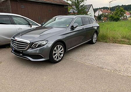 Mercedes-Benz E 220 d T 9G-TRONIC Exclusive