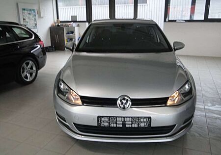 VW Golf Volkswagen Lounge BMT.NAVI.PDC.