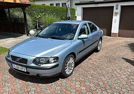 Volvo S60 T5 Schalter/Xenon/Leder/AHK