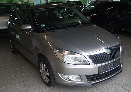 Skoda Fabia Combi TSI AMB. Klima AHK TÜV Neu 8-fach-bereift