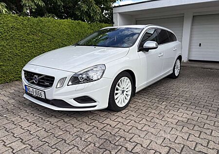 Volvo V60 D5 AWD Geartronic RDesign