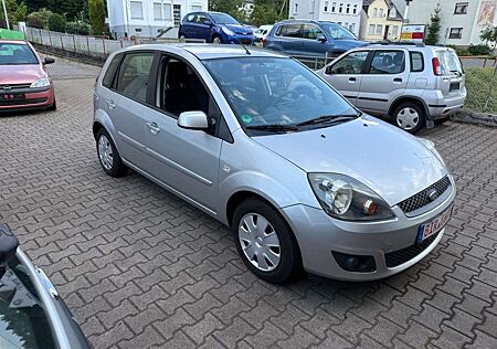 Ford Fiesta 1.3 Style, 123000 km, Tüv neu, 8-fach!