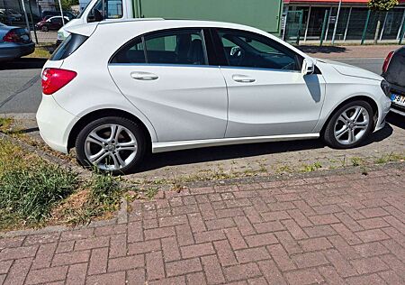 Mercedes-Benz A 180 BlueEfficiency Pano AMG Navi Bi-Xenon