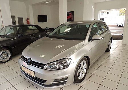 VW Golf Volkswagen VII Lim. Cup BMT*Navi*PDC