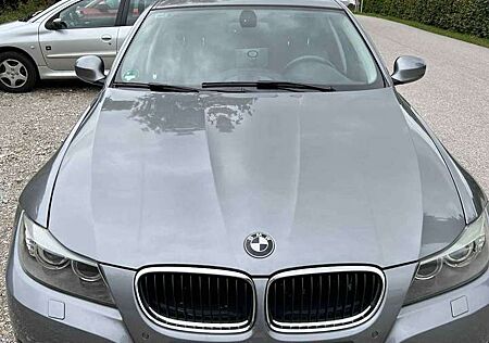 BMW 318i 318 Automatik |EZ 12/2009| 156.000 km|NEU TÜV