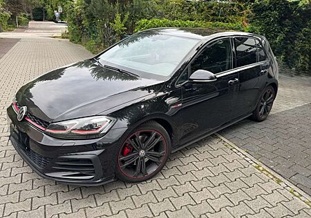 VW Golf GTI Volkswagen (BlueMotion Technology)