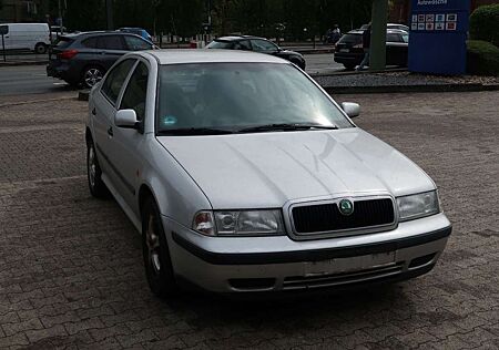Skoda Octavia 1.6 Limo *KLIMA *ALU TÜV-09.2026