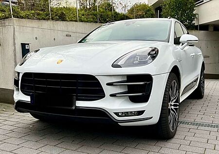 Porsche Macan Turbo S PDK mit Performance Paket