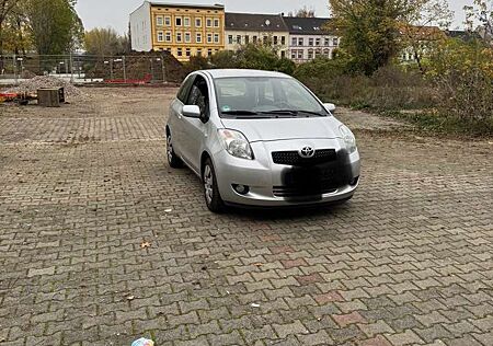 Toyota Yaris 1.3 VVT-i Cool