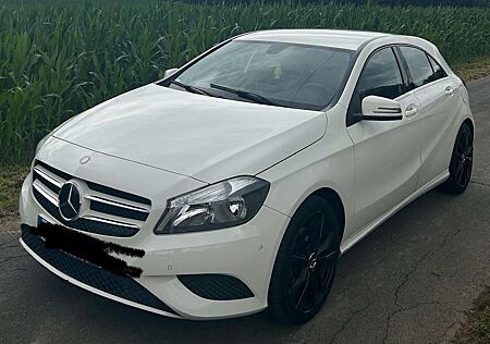Mercedes-Benz A 180 (BlueEFFICIENCY) Style
