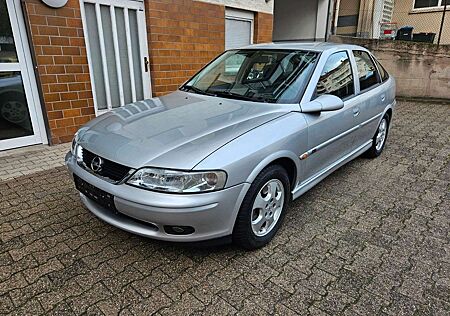 Opel Vectra 1.8 16V / wenig KM / TÜV NEU