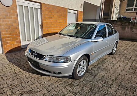 Opel Vectra 1.8 16V / wenig KM / TÜV NEU
