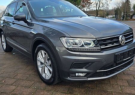 VW Tiguan Volkswagen Highline 2.0l TDI DSG ACC LED PDC LEDER 1HAND