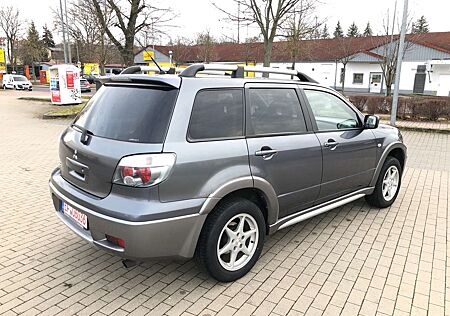 Mitsubishi Outlander 2.0 4WD Invite // Klima // Alufelgen / 4x4