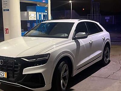 Audi QUATTRO Q8 S-line