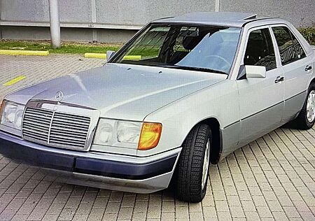 Mercedes-Benz E 200 Garagengold, einer der besten …