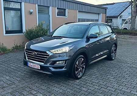 Hyundai Tucson Trend 4WD 1.6T-GDI VOLL PANO LEDER 360K A