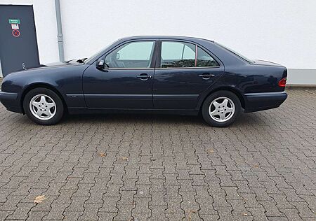 Mercedes-Benz E 220 E-Klasse CDI Classic