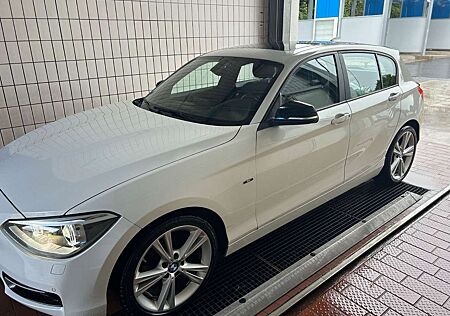 BMW 118 d Sport Line Voll Leder GSHD 1 Hand 18 Zoll