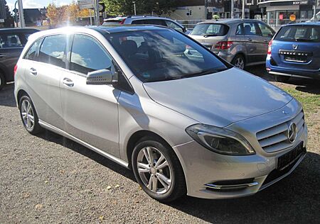 Mercedes-Benz B 180 - CDI-AHK-NAVI-PANORAMADACH-BI-XENON