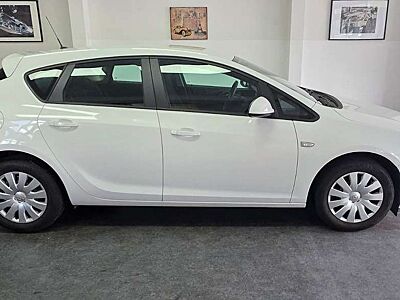Opel Astra 1.4 limo 60.000 km Klima TÜV 11/2027