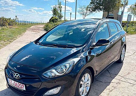 Hyundai i30 cw Trend Reifen, Tüv und Service NEU !!!