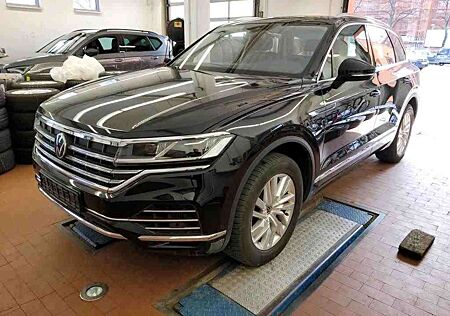 VW Touareg Volkswagen Elegance 3.0 e-Hybrid Pano RearView LED Sitzh Voll