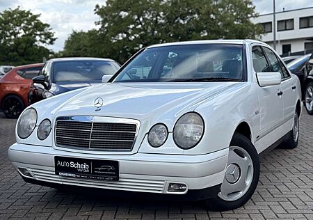 Mercedes-Benz E 200 Lim.*aus 1.Hand*Klima*Schiebedach*AHK