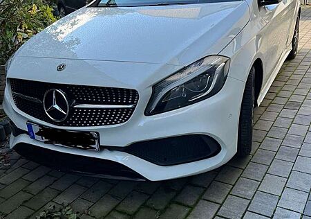 Mercedes-Benz A 180 AMG-Line Panoramadach, NAVI etc…