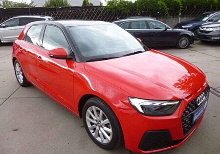 Audi A1 Sportback Automatik 1.Hand/Klima/Navi/PDC/5Tü