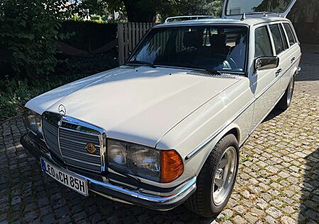 Mercedes-Benz 300 TD Turbo