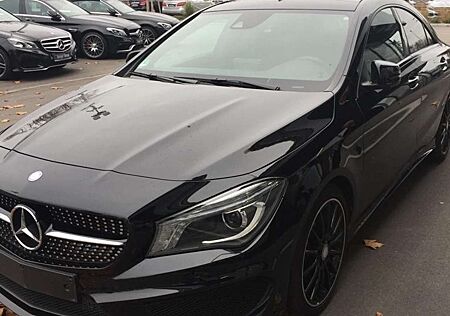 Mercedes-Benz CLA 200 AMG Line