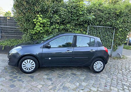 Renault Clio 1.2 16V Authentique