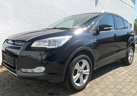 Ford Kuga 1.6 EcoBoost 2x4 Titanium UNFALLFREI/M&S+LM/PDC...