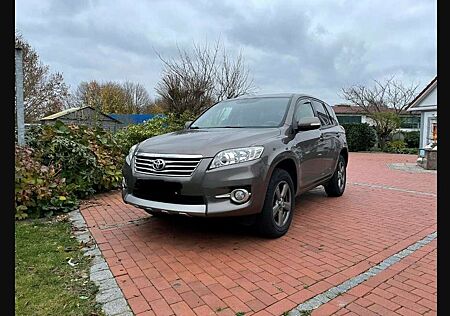 Toyota RAV 4 2.2 D-4D 4x4 Automatik Executive