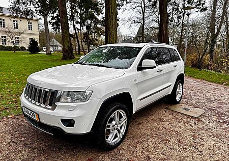 Jeep Grand Cherokee 3.0 CRD Overland Vollausstattung 8xalufelgen