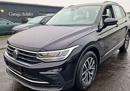 VW Tiguan Volkswagen Life 1.Hand ACC Kamera Navi LED AHK