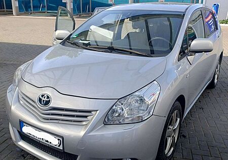 Toyota Corolla Verso 2.2 D-CAT DPF Executive