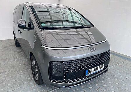 Hyundai Staria Signature 2WD
